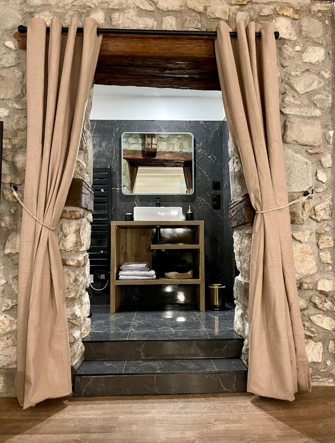 La Loge De Pierre Au Coeur De La Vieille Ville D อานซี ภายนอก รูปภาพ